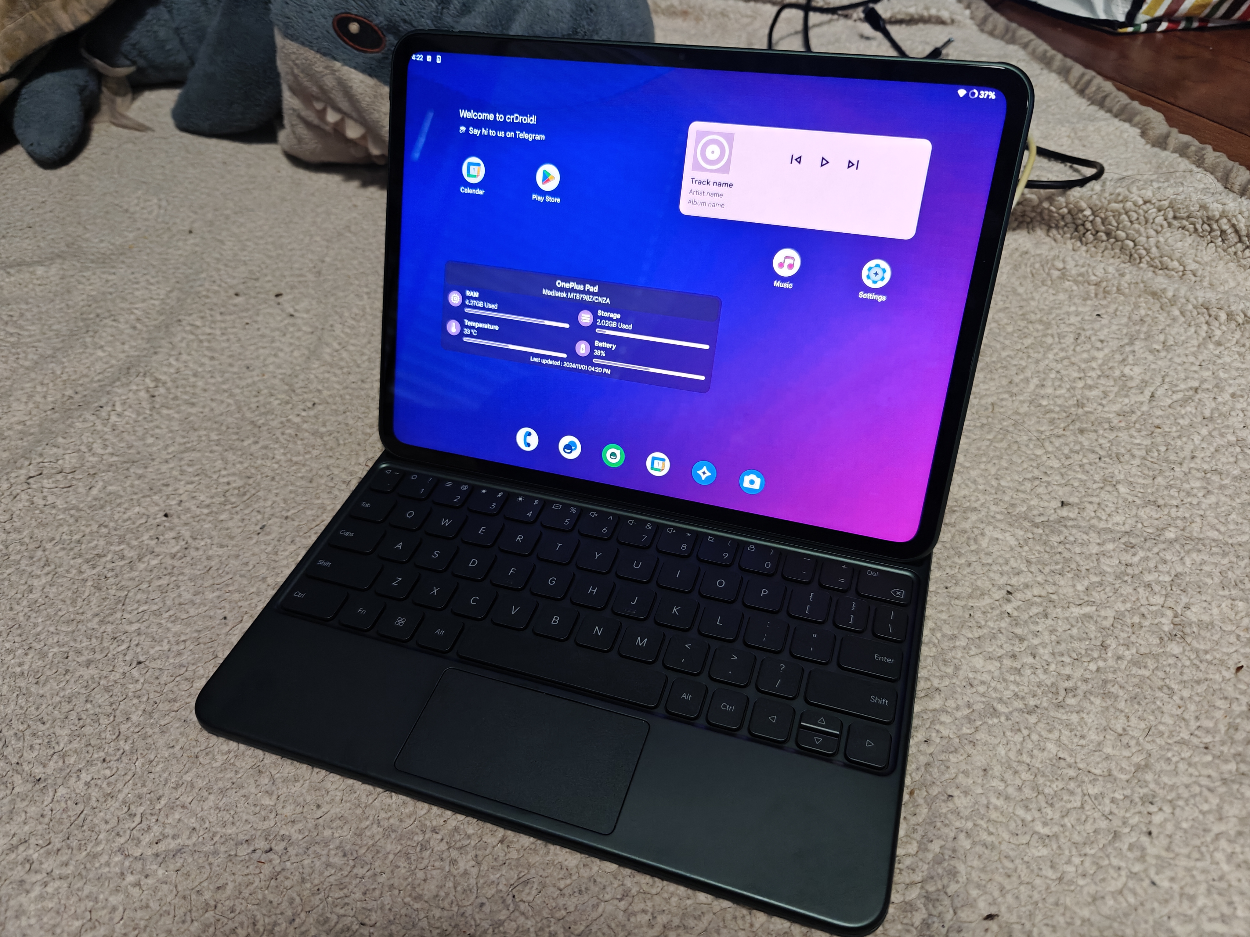 Image showing the OnePlus Pad 1 in its keyboard accessory, running crDroid